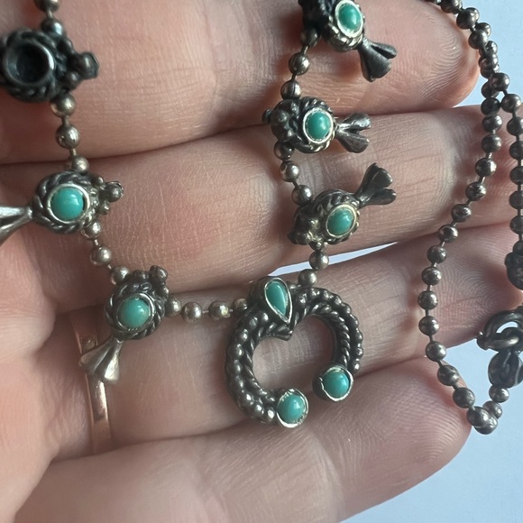 Vintage silver tone Squash blossom style necklace with turquoise color beads - Picture 9 of 13